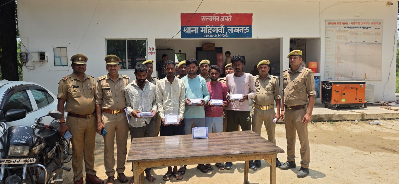 लखनऊ में साइबर ठग गैंग गिरफ्तार  मोबाइल चोरी कर UPI से लाखों की ठगी  5 आरोपी गिरफ्तार.jpeg